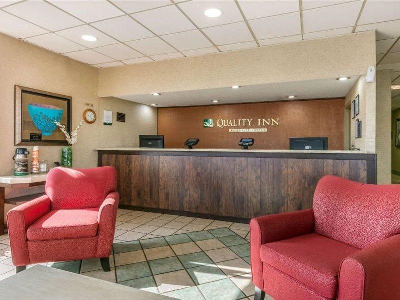 Quality Inn Manchester Bagian luar foto