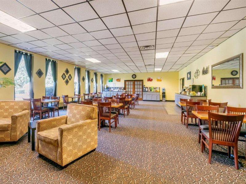 Quality Inn Manchester Bagian luar foto