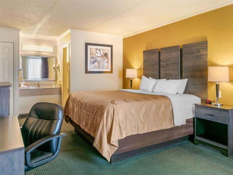 Quality Inn Manchester Bagian luar foto