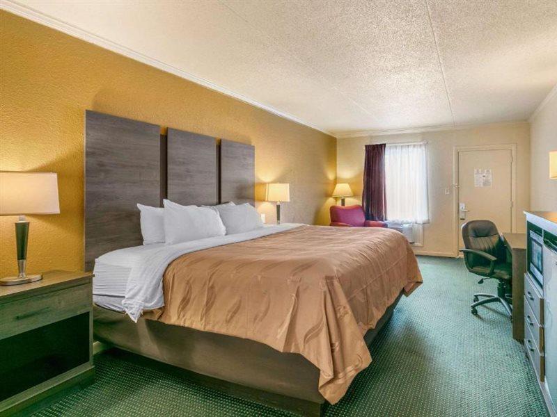 Quality Inn Manchester Bagian luar foto