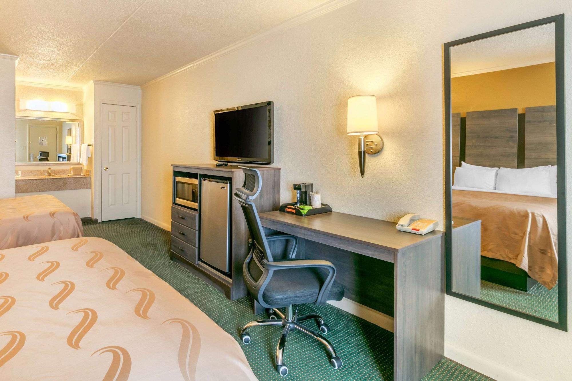 Quality Inn Manchester Bagian luar foto