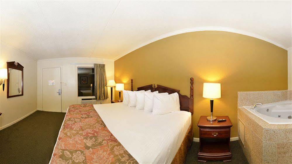 Quality Inn Manchester Bagian luar foto